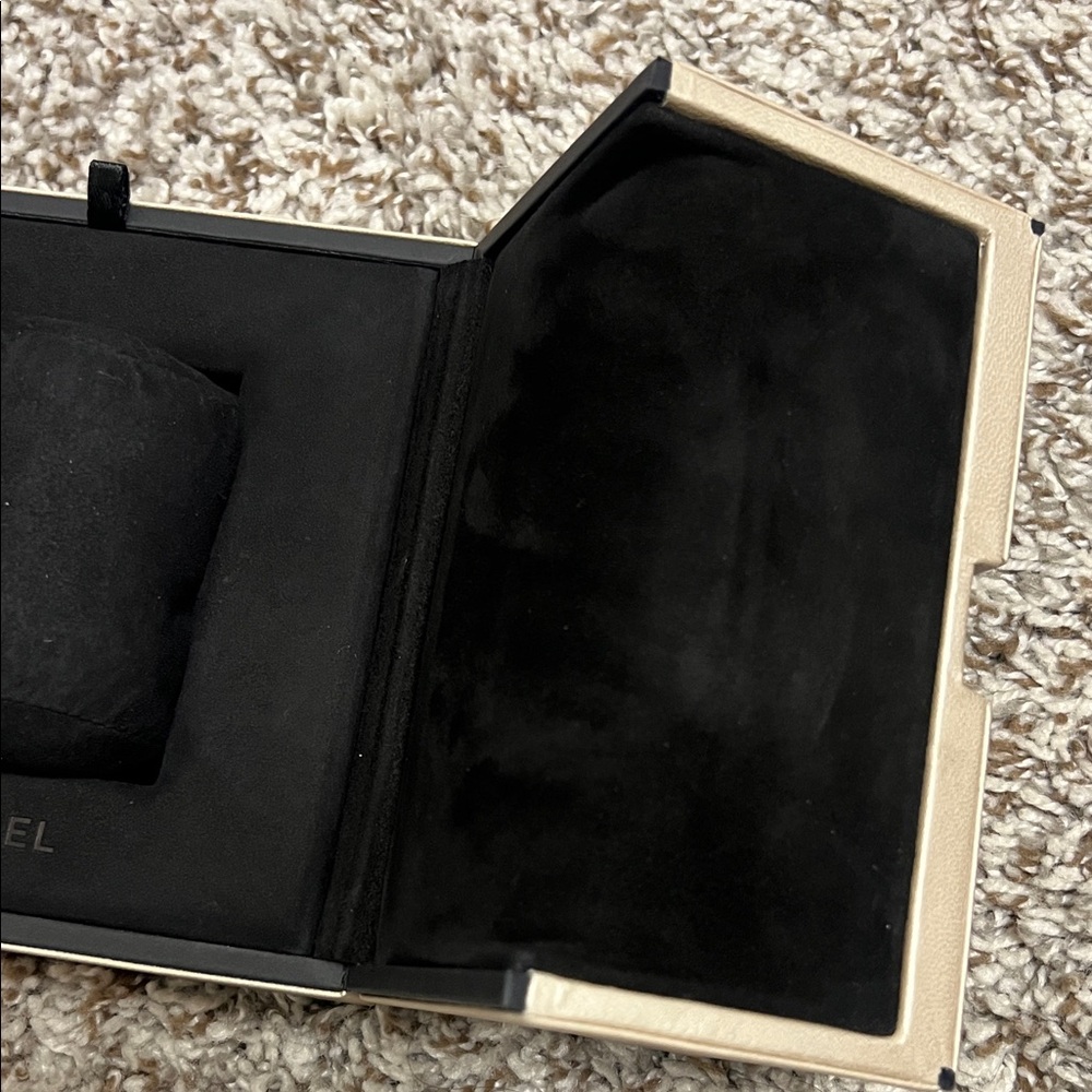 CHANEL case - Picture 5 of 8